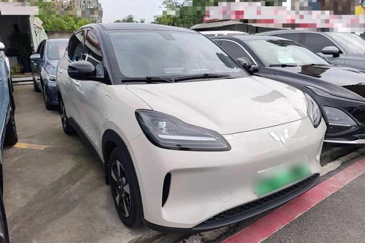 Used Wuling Bingo PLUS 2024 510 km Range 5-Seater Version Front Right 45 Deg