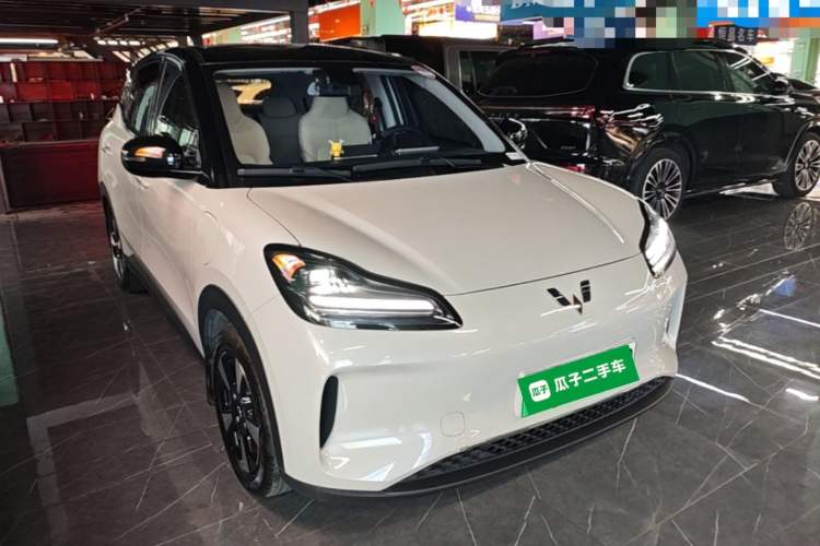 Used Wuling Bingo PLUS 2024 330 km Range Five-Seater Version Front Right 45 Deg