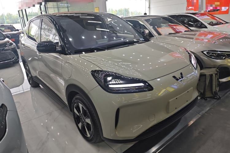 Used Wuling Bingo PLUS 2024 330 km Range Five-Seater Version Front Right 45 Deg