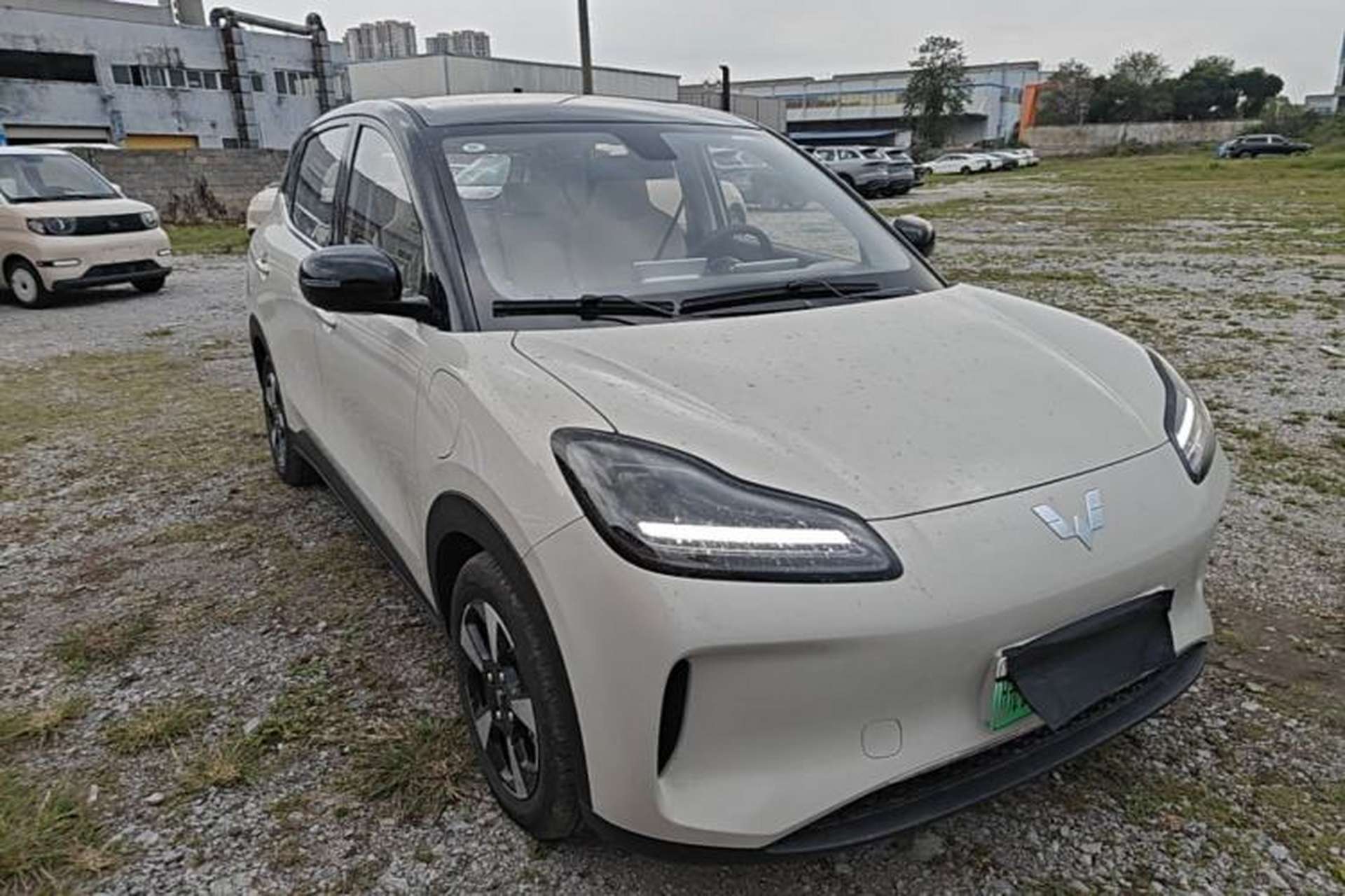 Used Wuling Bingo PLUS 2024 510 km Range 5-Seater Version Front Right 45 Deg