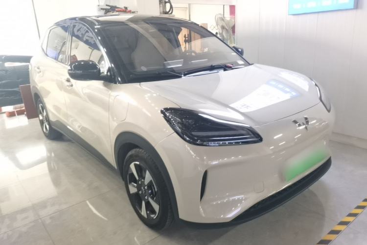 Used Wuling Bingo PLUS 2024 330 km Range Five-Seater Version Front Right 45 Deg