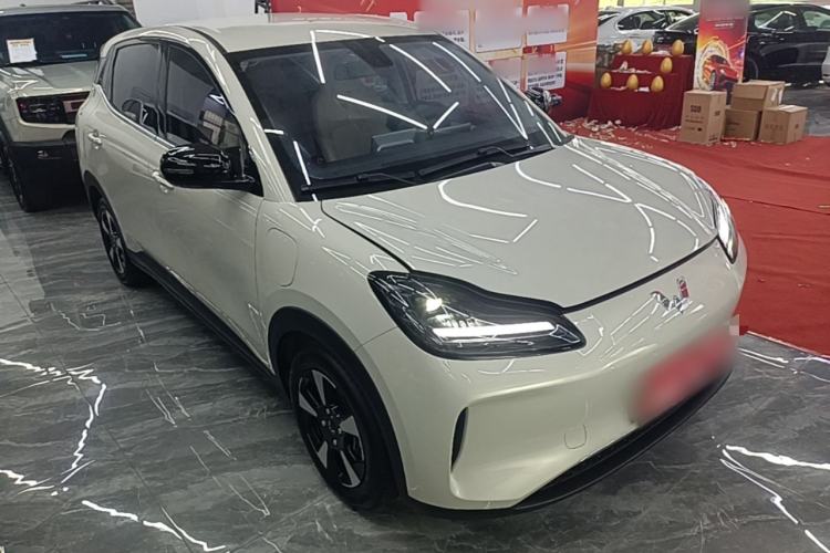 Used Wuling Bingo PLUS 2024 330 km Range Five-Seater Version Front Right 45 Deg