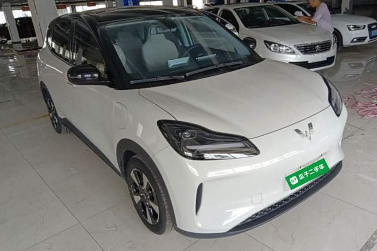 Used Wuling Bingo PLUS 2024 330 km Range Five-Seater Version Front Right 45 Deg