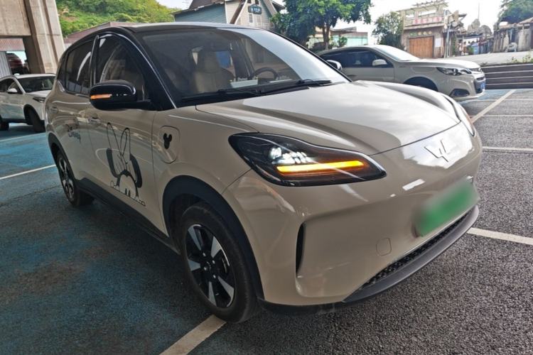 Used Wuling Bingo PLUS 2024 330 km Range Five-Seater Version Front Right 45 Deg