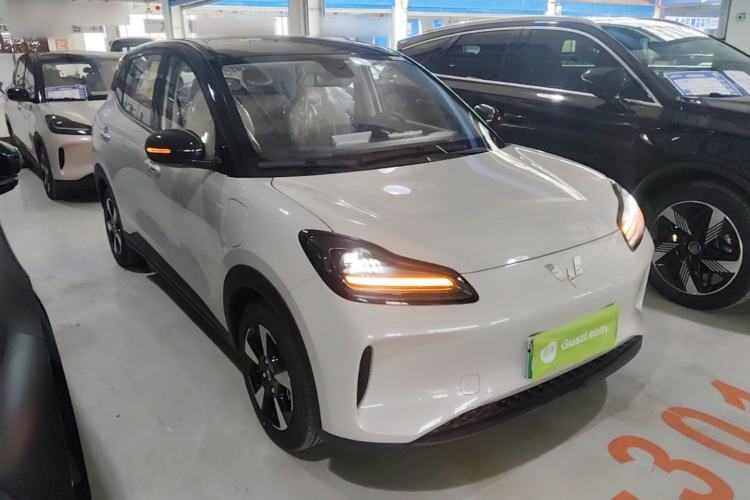 Used Wuling Bingo PLUS 2024 330 km Range Five-Seater Version Front Right 45 Deg