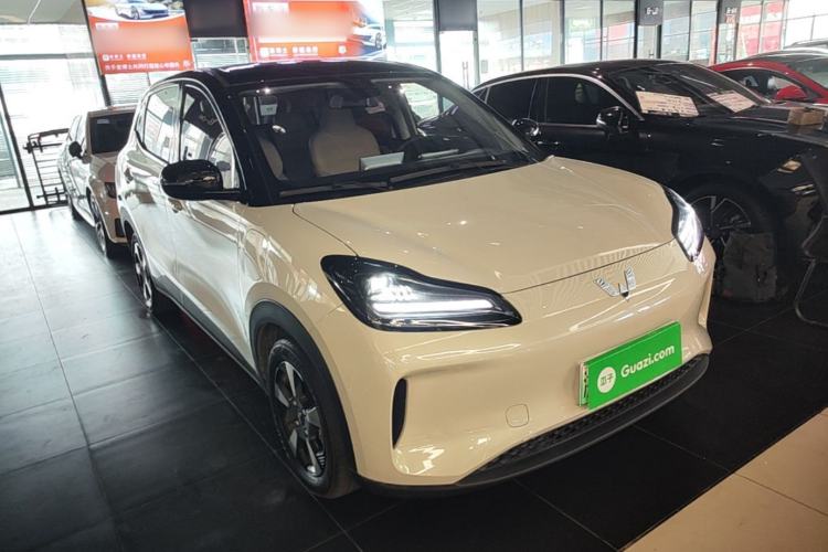 Used Wuling Bingo PLUS 2024 401 km Range 5-Seater Version Front Right 45 Deg