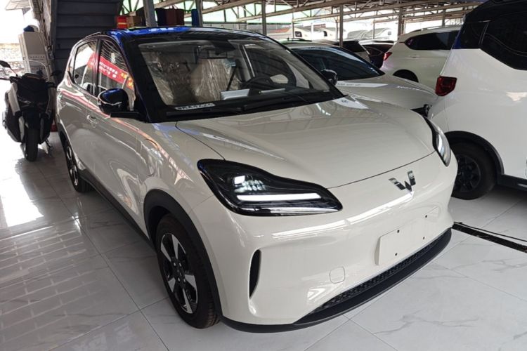 Used Wuling Bingo PLUS 2024 401 km Range 5-Seater Version Front Right 45 Deg