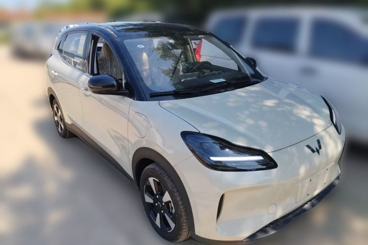 Used Wuling Bingo PLUS 2024 330 km Range Five-Seater Version Front Right 45 Deg