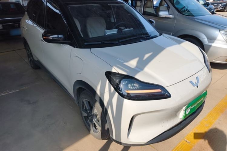 Used Wuling Bingo PLUS 2024 330 km Range Five-Seater Version Front Right 45 Deg