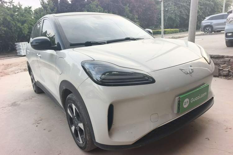 Used Wuling Bingo PLUS 2024 330 km Range Five-Seater Version Front Right 45 Deg