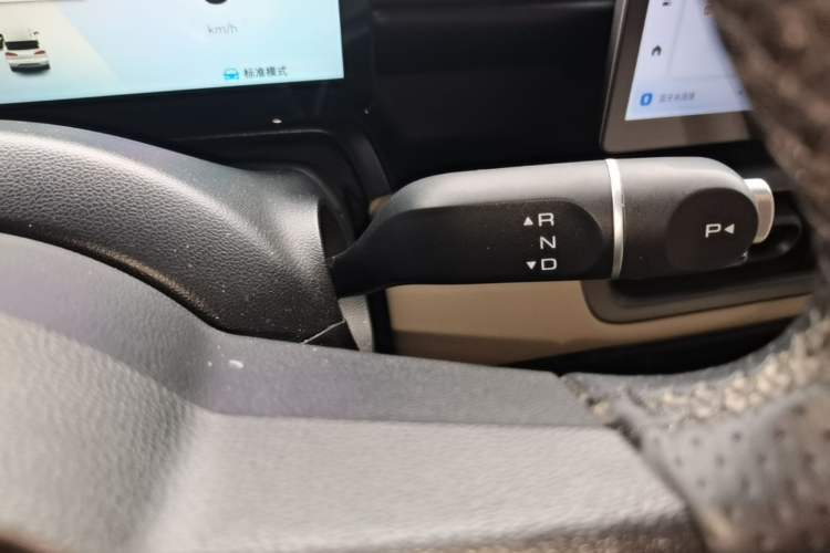 Used Wuling Bingo PLUS 2024 401 km Range 5-Seater Version Gear Lever