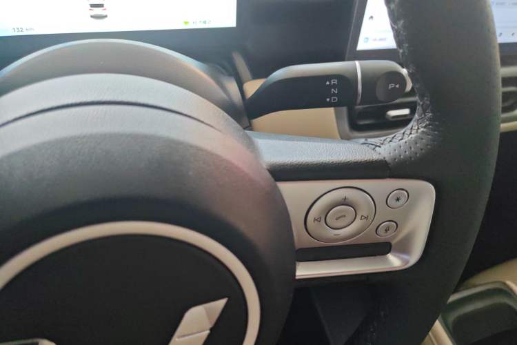 Used Wuling Bingo PLUS 2024 510 km Range 5-Seater Version Gear Lever