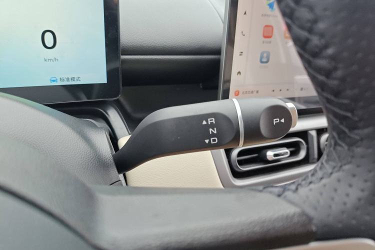 Used Wuling Bingo PLUS 2024 510 km Range 5-Seater Version Gear Lever