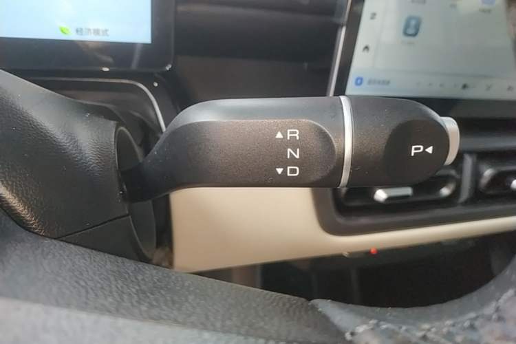 Used Wuling Bingo PLUS 2024 330 km Range Five-Seater Version Gear Lever