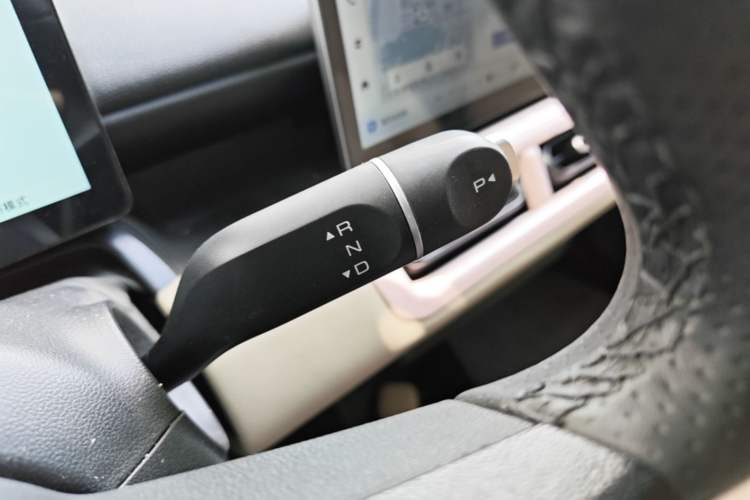 Used Wuling Bingo PLUS 2024 330 km Range Five-Seater Version Gear Lever