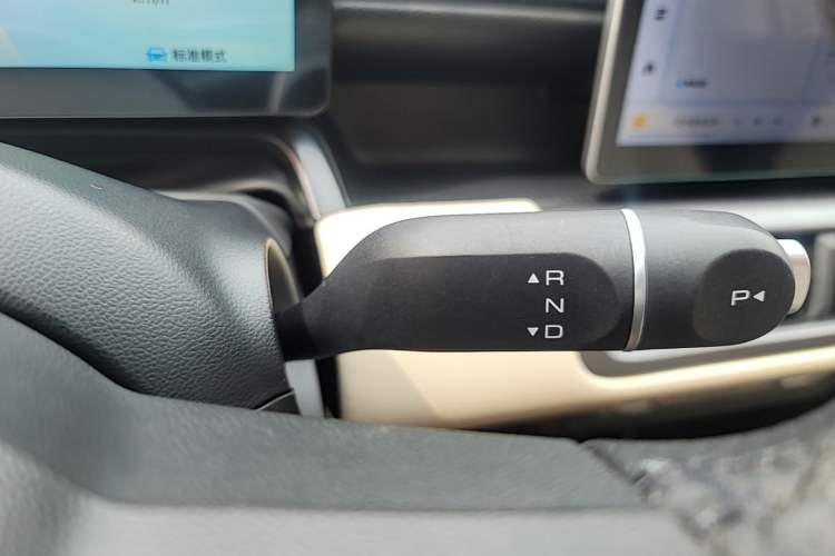 Used Wuling Bingo PLUS 2024 330 km Range Five-Seater Version Gear Lever