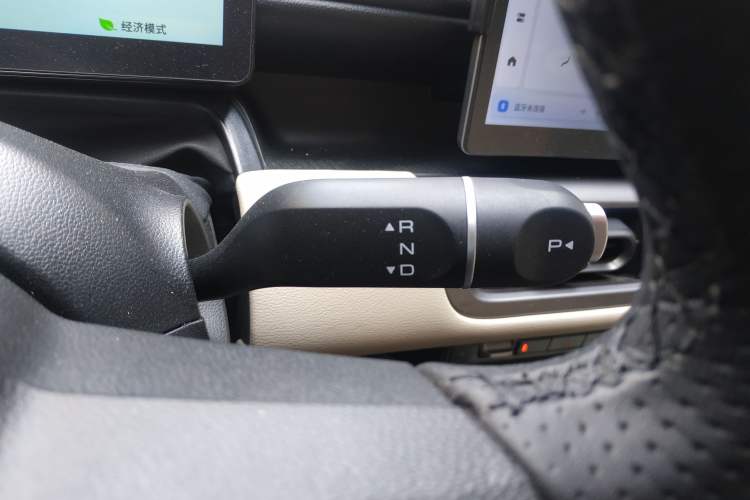 Used Wuling Bingo PLUS 2024 510 km Range 5-Seater Version Gear Lever