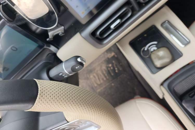 Used Wuling Bingo PLUS 2024 510 km Range 5-Seater Version Gear Lever