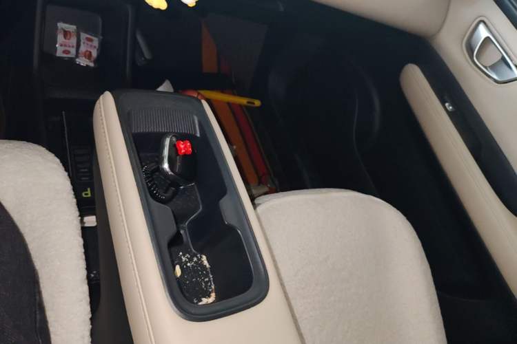 Used Wuling Bingo PLUS 2024 330 km Range Five-Seater Version Gear Lever