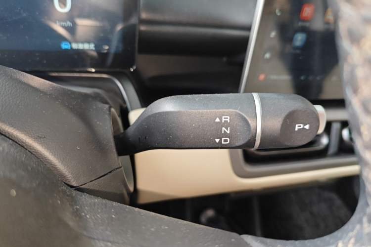 Used Wuling Bingo PLUS 2024 401 km Range 5-Seater Version Gear Lever