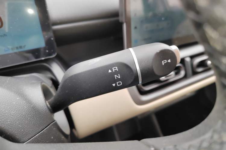 Used Wuling Bingo PLUS 2024 330 km Range Five-Seater Version Gear Lever