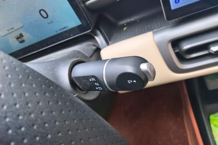 Used Wuling Bingo PLUS 2024 330 km Range Five-Seater Version Gear Lever