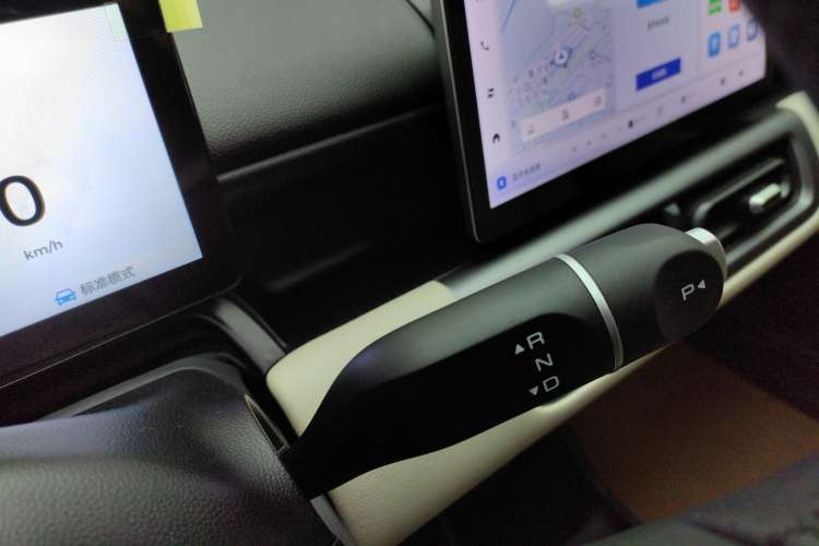 Used Wuling Bingo PLUS 2024 330 km Range Five-Seater Version Gear Lever