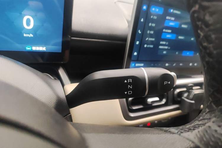 Used Wuling Bingo PLUS 2024 330 km Range Five-Seater Version Gear Lever