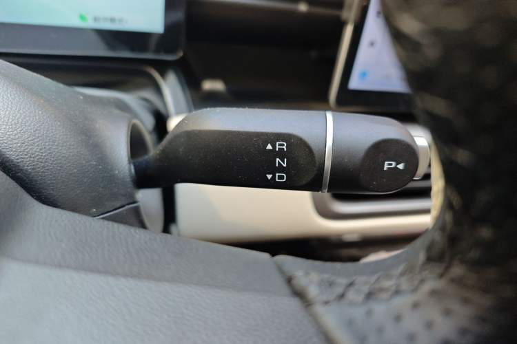 Used Wuling Bingo PLUS 2024 401 km Range 5-Seater Version Gear Lever