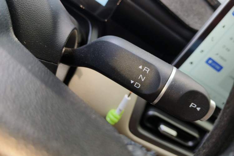 Used Wuling Bingo PLUS 2024 401 km Range 5-Seater Version Gear Lever