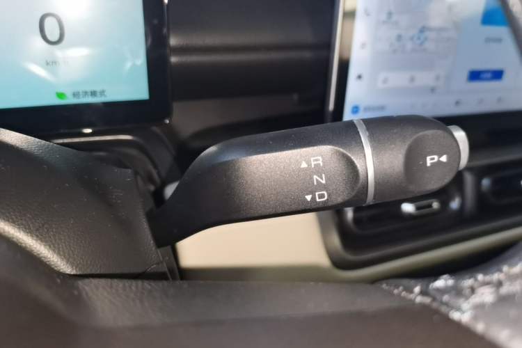 Used Wuling Bingo PLUS 2024 330 km Range Five-Seater Version Gear Lever