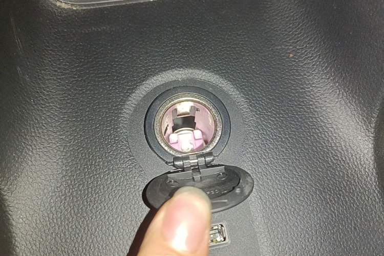 Used Wuling Bingo PLUS 2024 330 km Range Five-Seater Version Gear Lever