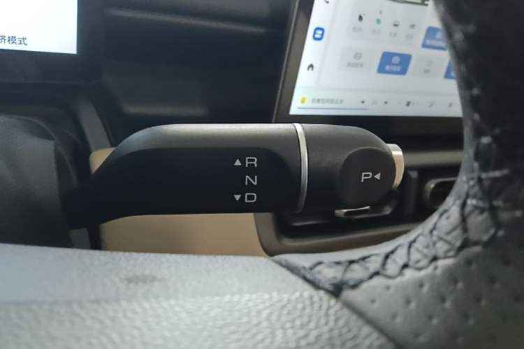 Used Wuling Bingo PLUS 2024 330 km Range Five-Seater Version Gear Lever