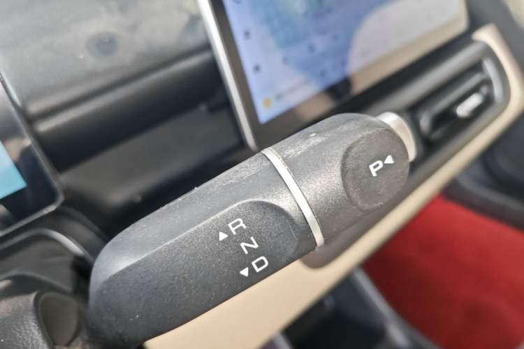 Used Wuling Bingo PLUS 2024 330 km Range Five-Seater Version Gear Lever