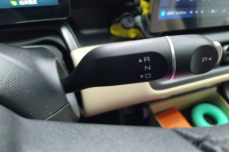 Used Wuling Bingo PLUS 2024 330 km Range Five-Seater Version Gear Lever
