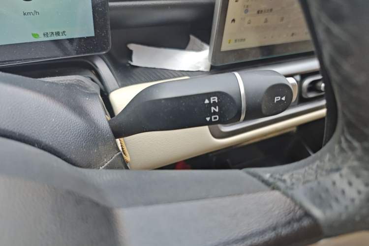 Used Wuling Bingo PLUS 2024 510 km Range 5-Seater Version Gear Lever