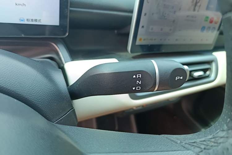 Used Wuling Bingo PLUS 2024 401 km Range 5-Seater Version Gear Lever