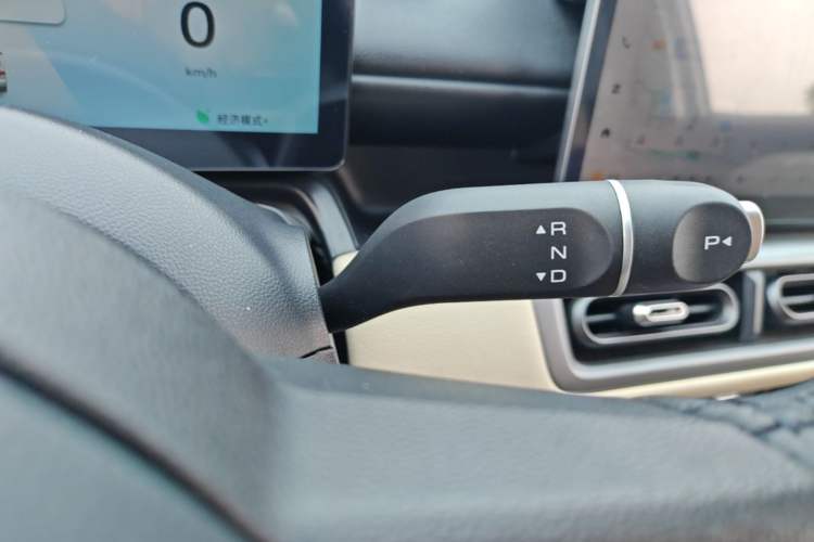 Used Wuling Bingo PLUS 2024 330 km Range Five-Seater Version Gear Lever