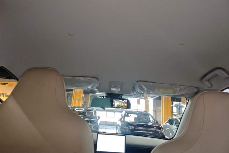 Used Wuling Bingo PLUS 2024 401 km Range 5-Seater Version Headliner