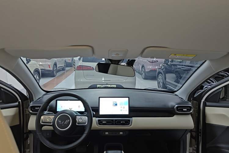 Used Wuling Bingo PLUS 2024 401 km Range 5-Seater Version Headliner