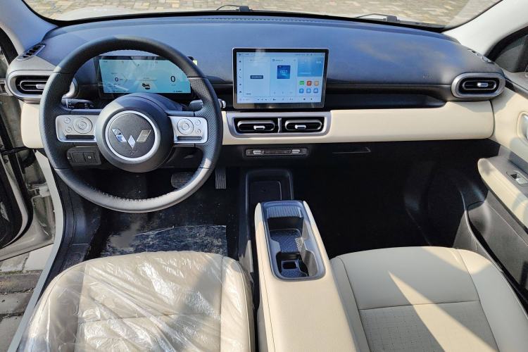Used Wuling Bingo PLUS 2024 330 km Range Five-Seater Version Interior 1