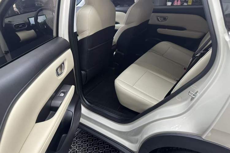 Used Wuling Bingo PLUS 2024 330 km Range Five-Seater Version Interior 1