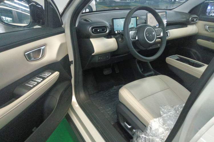 Used Wuling Bingo PLUS 2024 330 km Range Five-Seater Version Interior 1