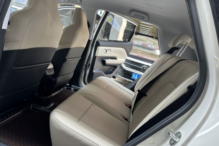 Used Wuling Bingo PLUS 2024 401 km Range 5-Seater Version Interior 12