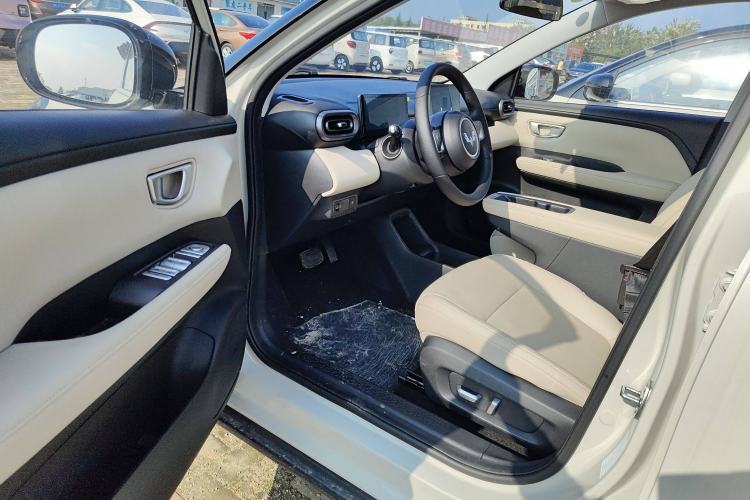 Used Wuling Bingo PLUS 2024 330 km Range Five-Seater Version Interior 2