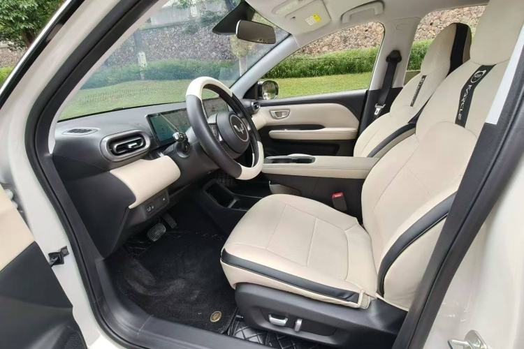 Used Wuling Bingo PLUS 2024 330 km Range Five-Seater Version Interior 2
