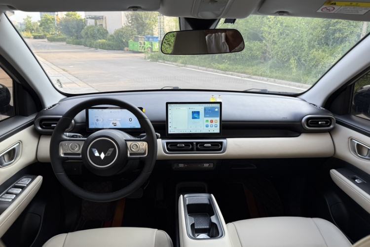 Used Wuling Bingo PLUS 2024 401 km Range 5-Seater Version Interior 2