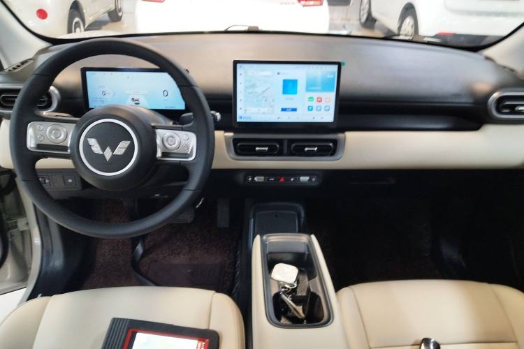 Used Wuling Bingo PLUS 2024 401 km Range 5-Seater Version Interior 2