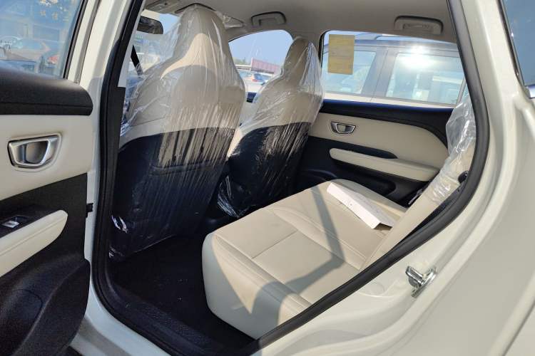 Used Wuling Bingo PLUS 2024 330 km Range Five-Seater Version Interior 3