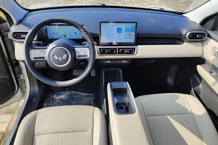 Used Wuling Bingo PLUS 2024 330 km Range Five-Seater Version Interior 3